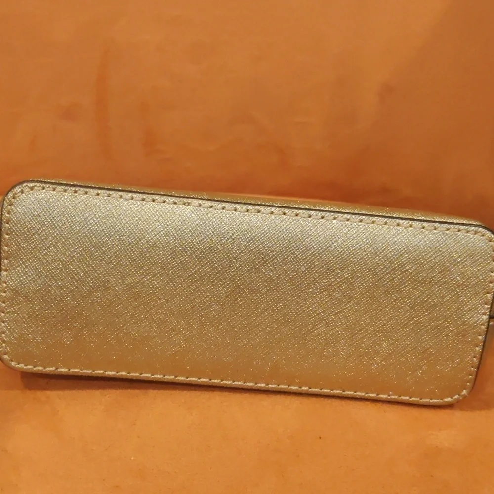 Michael Kors Cindy cosmetics bag in Gold metallic - Picture 5 of 5